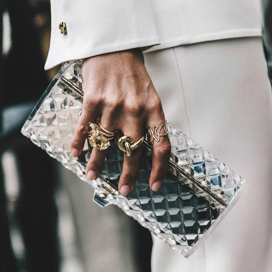 Tendencias en Joyería Otoño 2025: El Auge de los Anillos Maxi Dorados en Acero Inoxidable