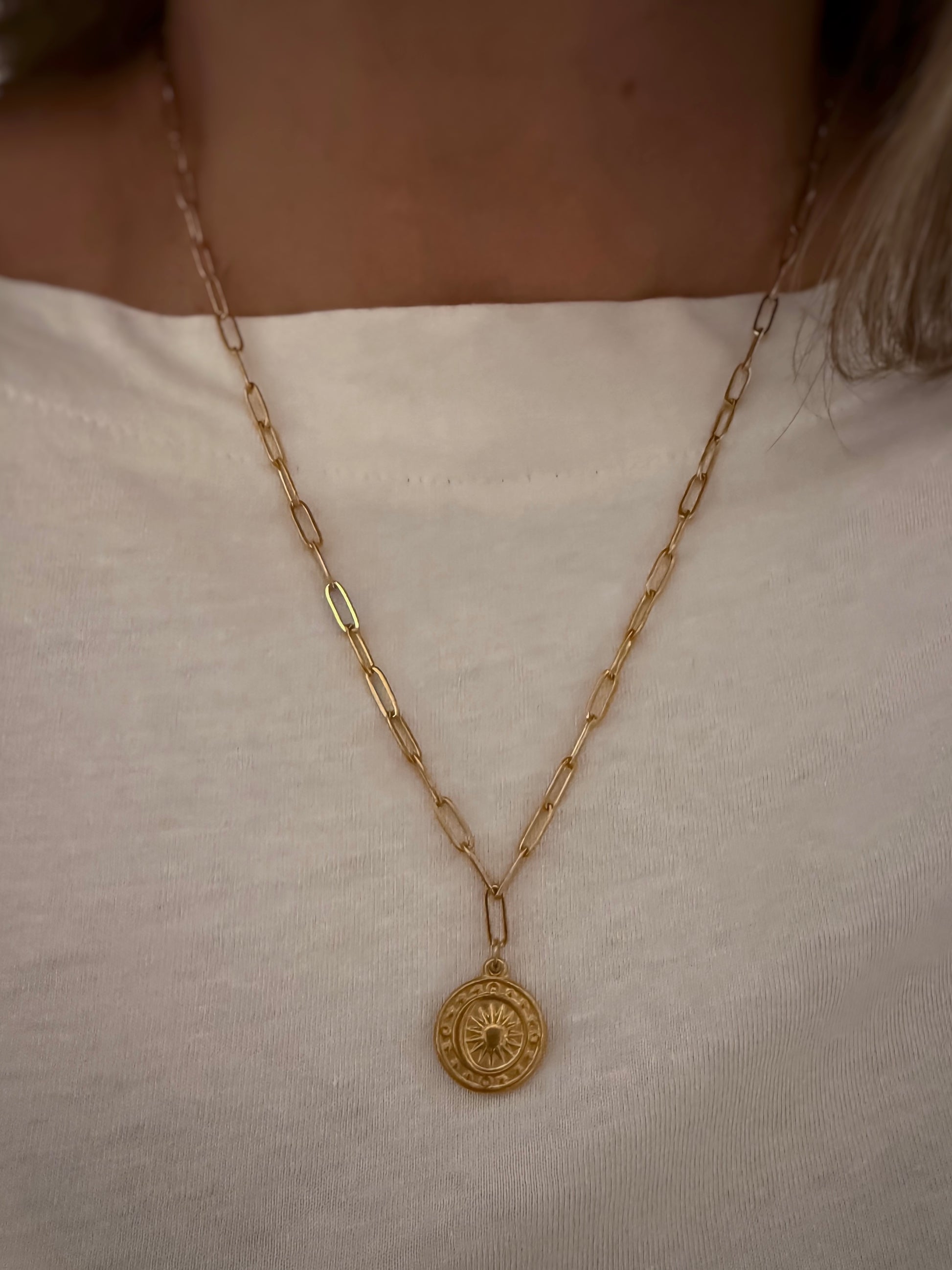 colgante oro medalla