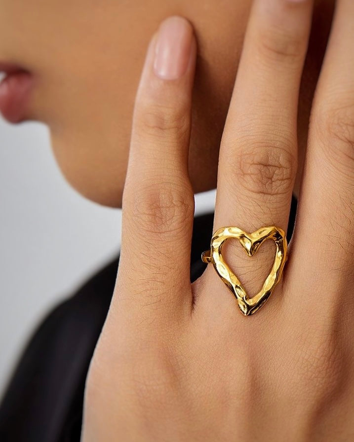 Anillo corazón textura ajustable en acero baño oro 18K Santana