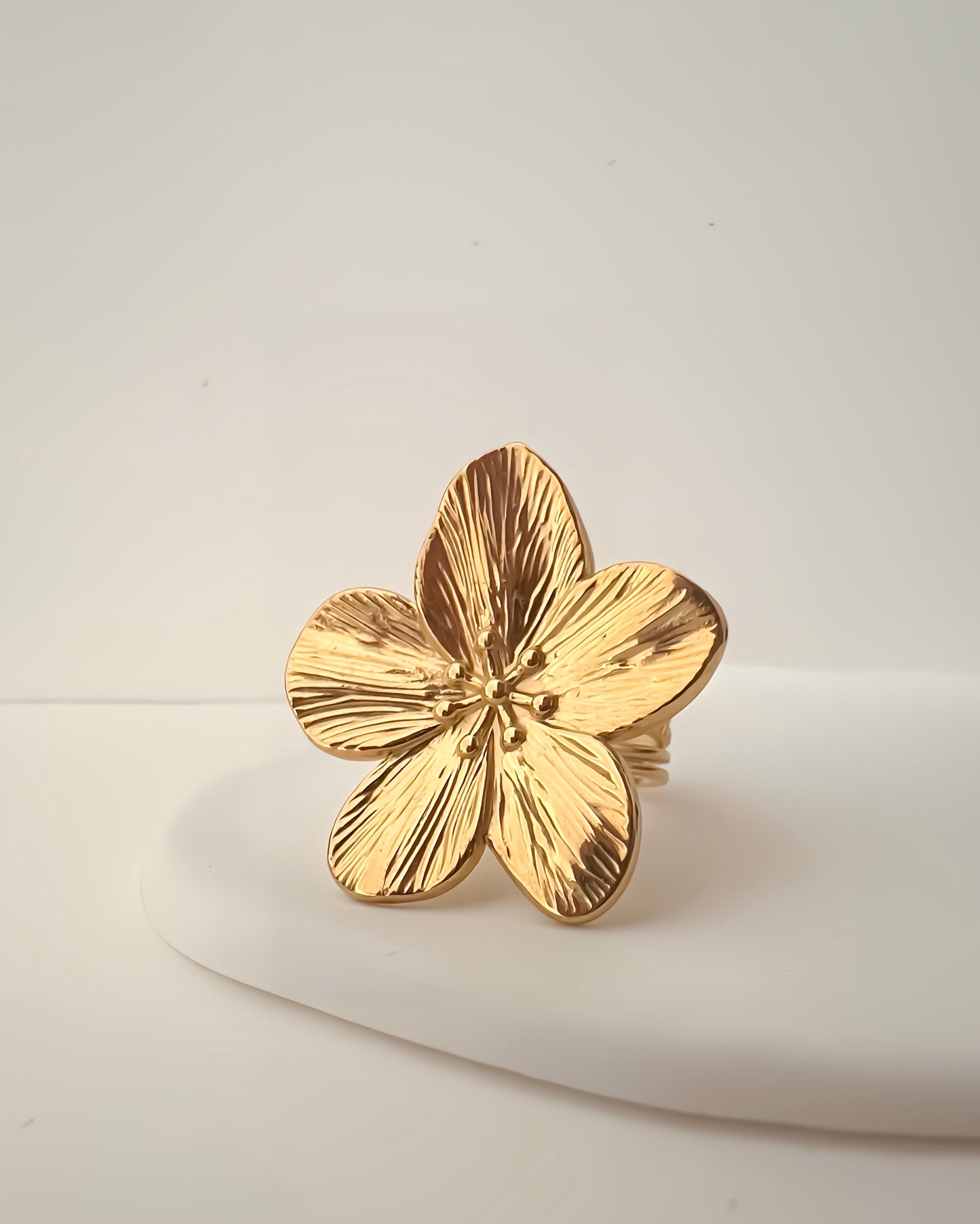 Anillo flor grande textura en acero inoxidable oro 18K Flor