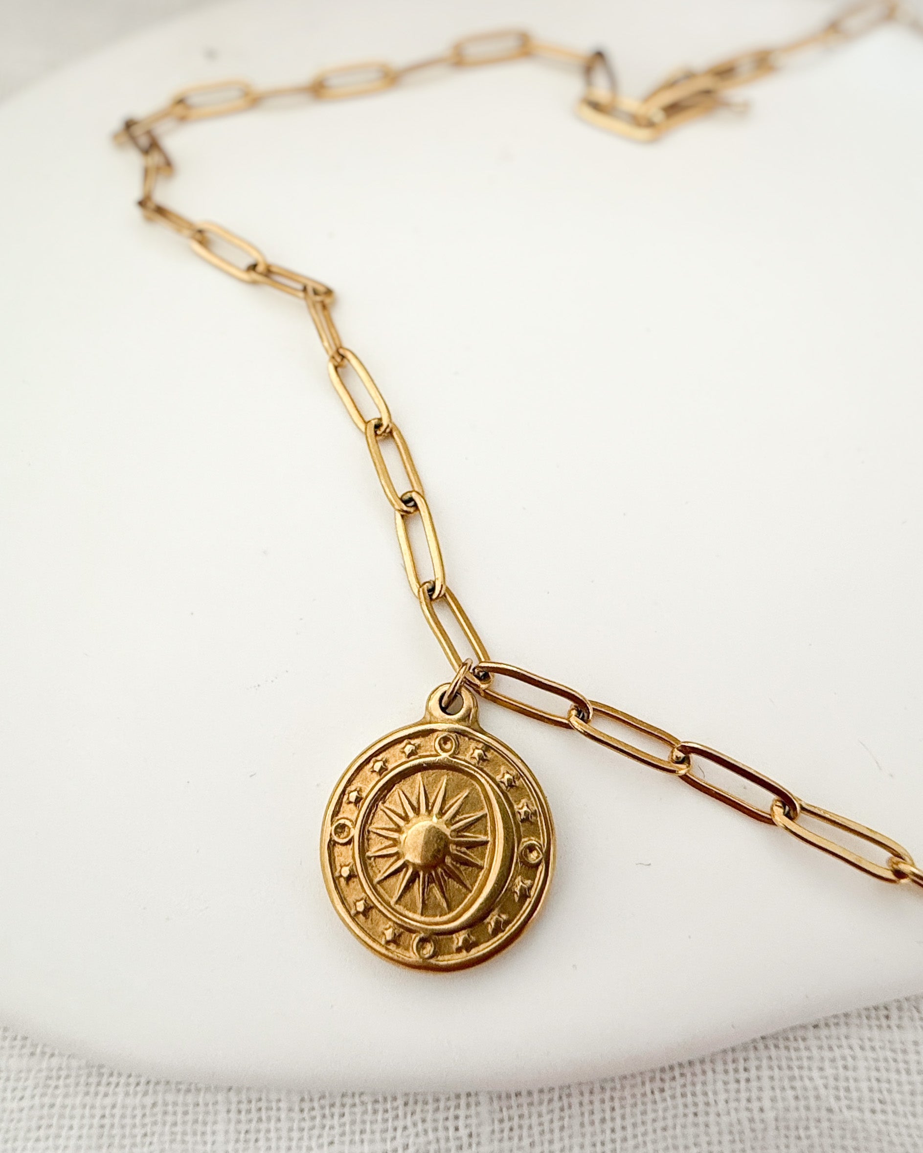 collar universo dorado