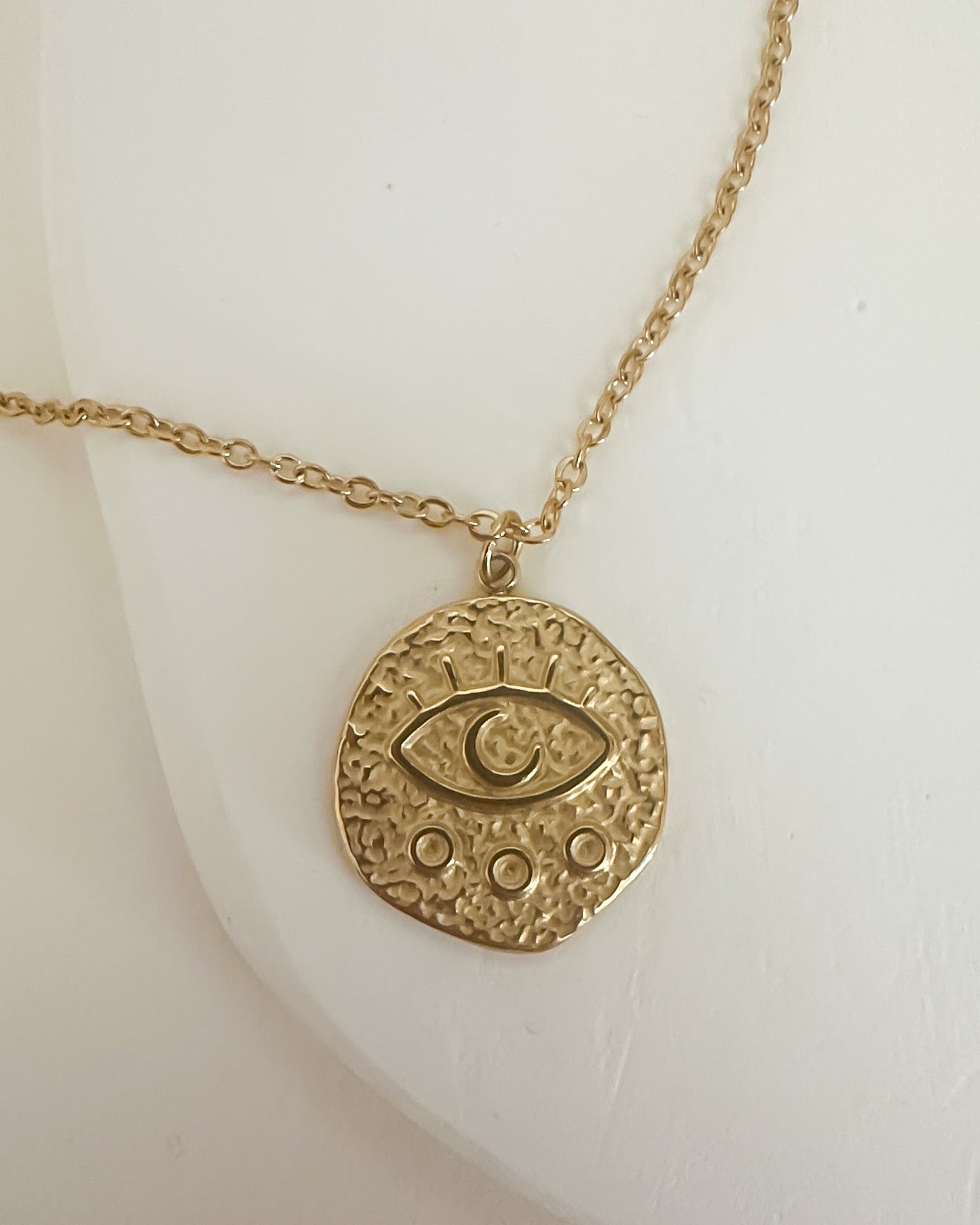 colgante medalla amuleto