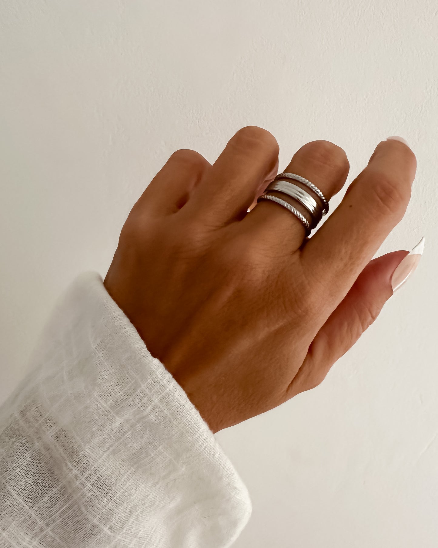 Anillo ajustable tres bandas acero baño rodio Vega Silver