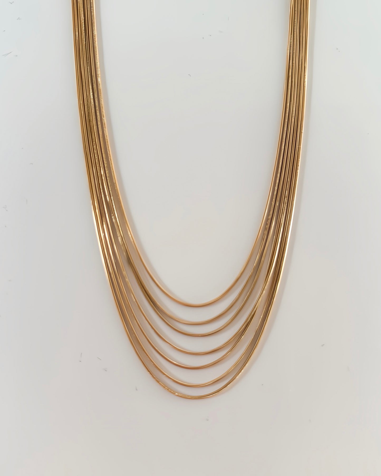 Collar corto cadenas múltiples estilo serpiente en acero baño oro 18K