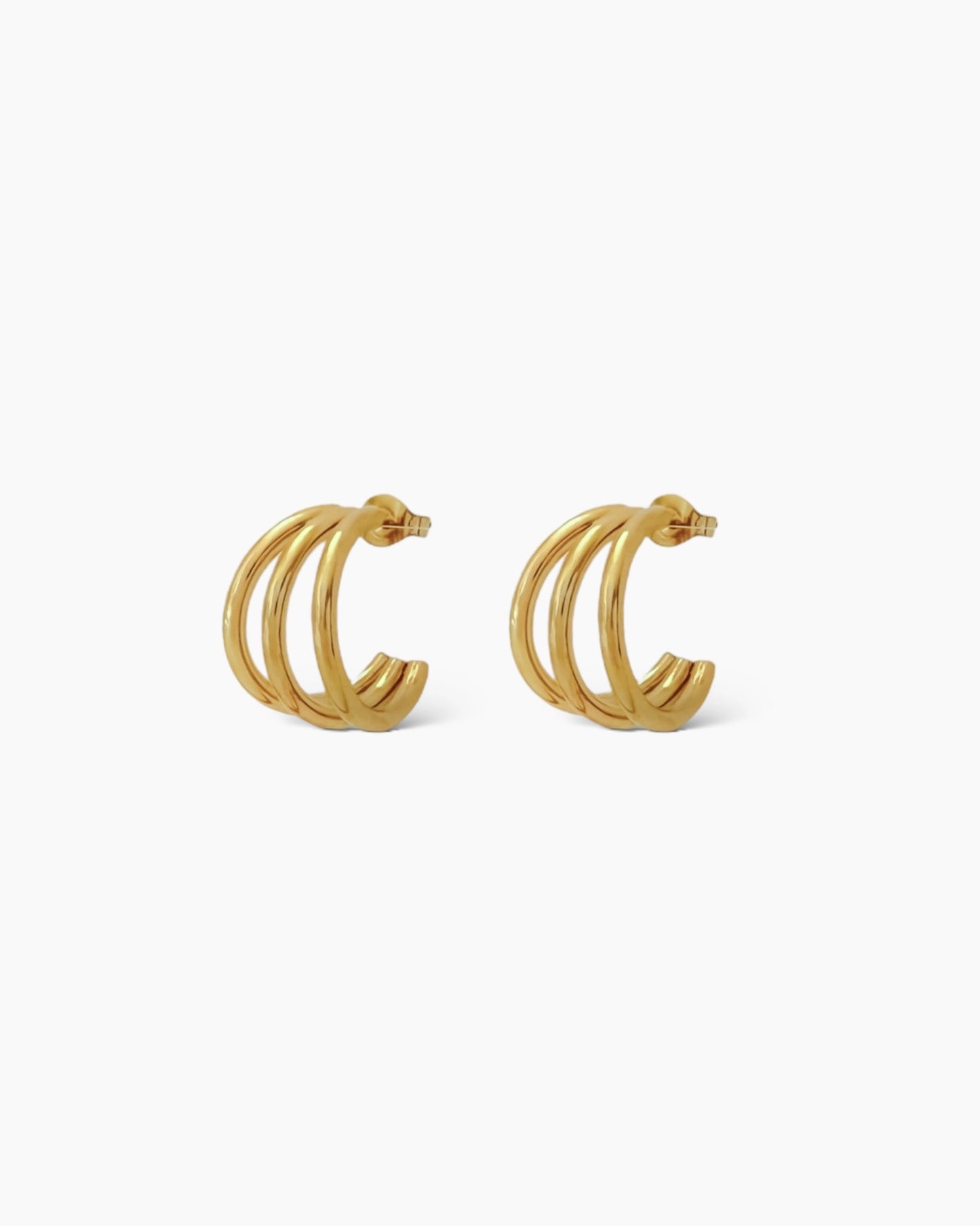 Pendientes aro triple elaborados en acero inoxidable bañado en oro de 18k.