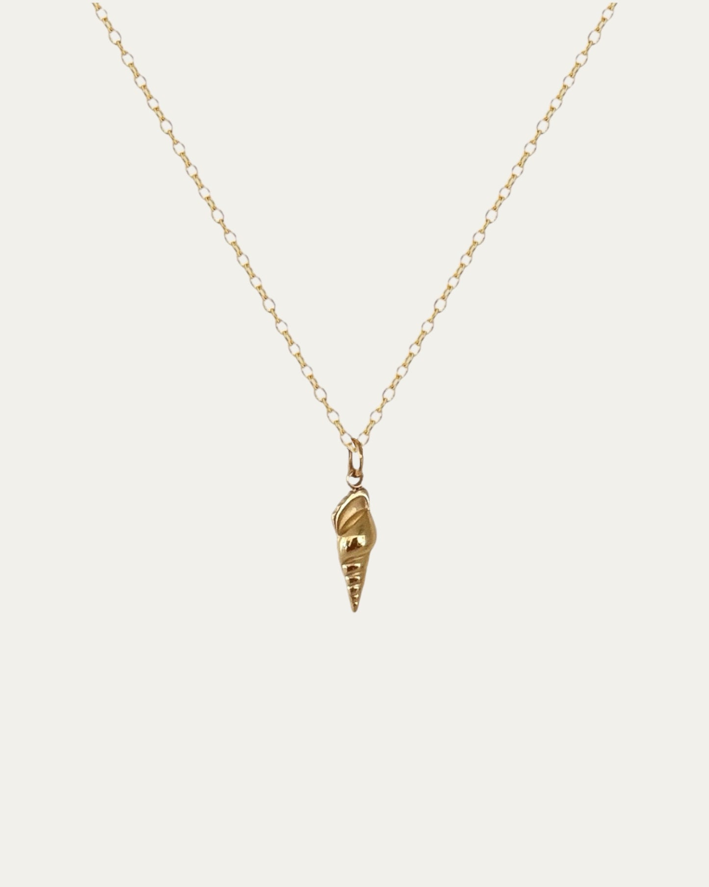 Collar mini colgante caracol de mar baño oro 18K LA PRECIOSA