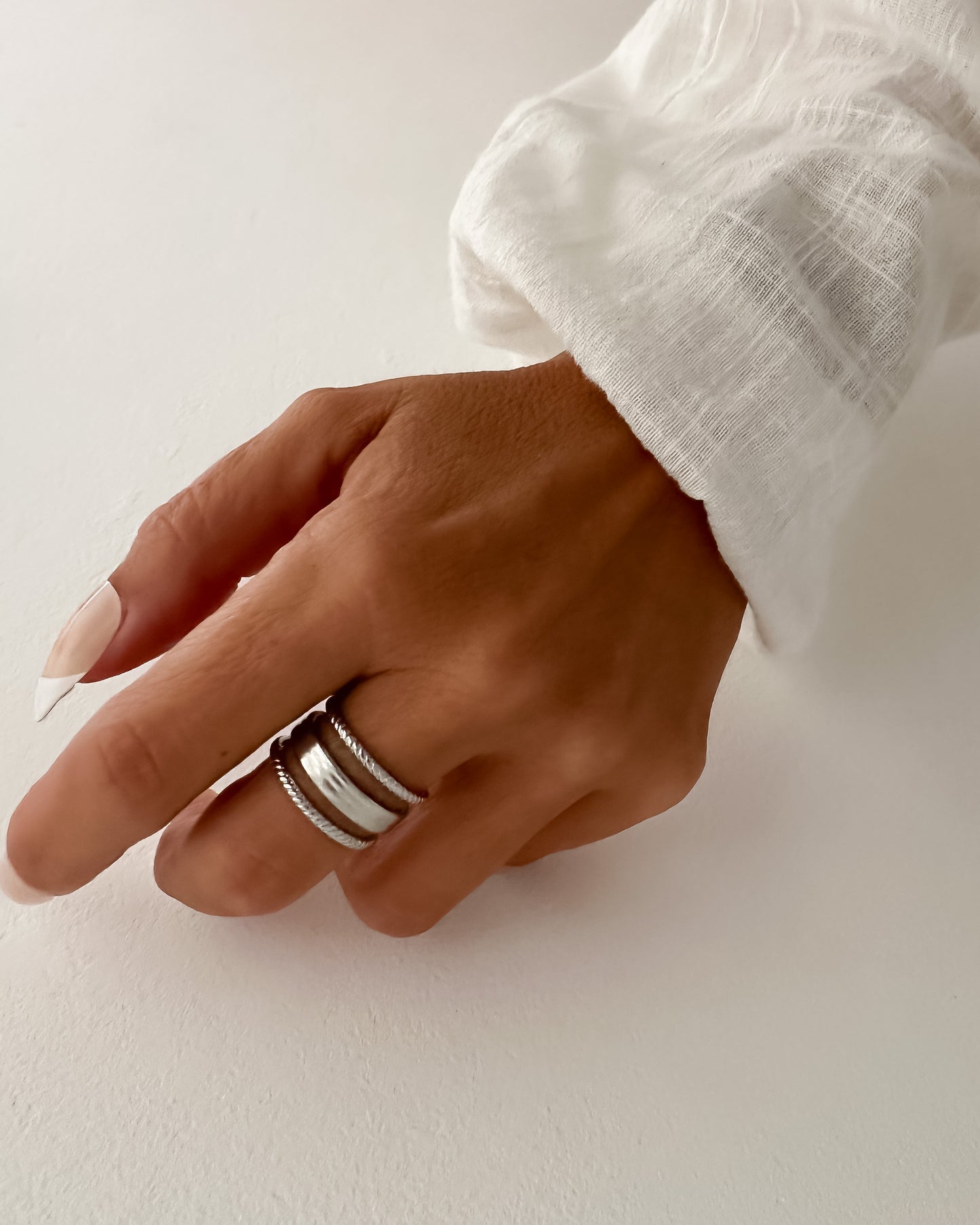Anillo ajustable tres bandas acero baño rodio Vega Silver