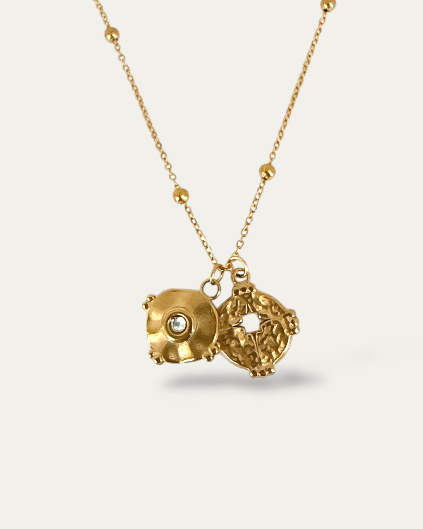 Collar con doble colgante estilo bohemio bañado en oro 18K MARTELLE