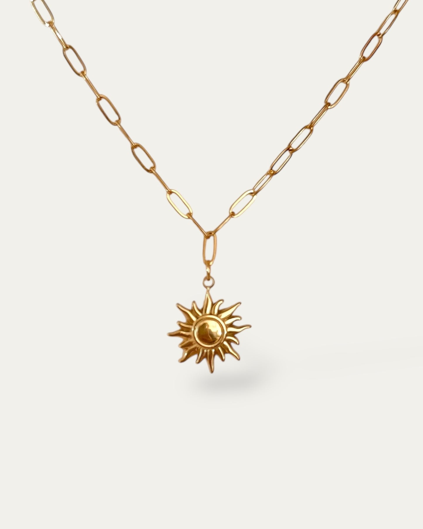 Collar dorado con colgante sol - SOLEIL