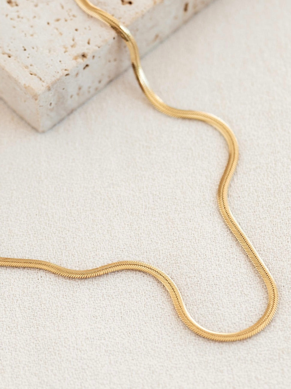 Cadena plana 3mm en acero baño oro 18K Lisa
