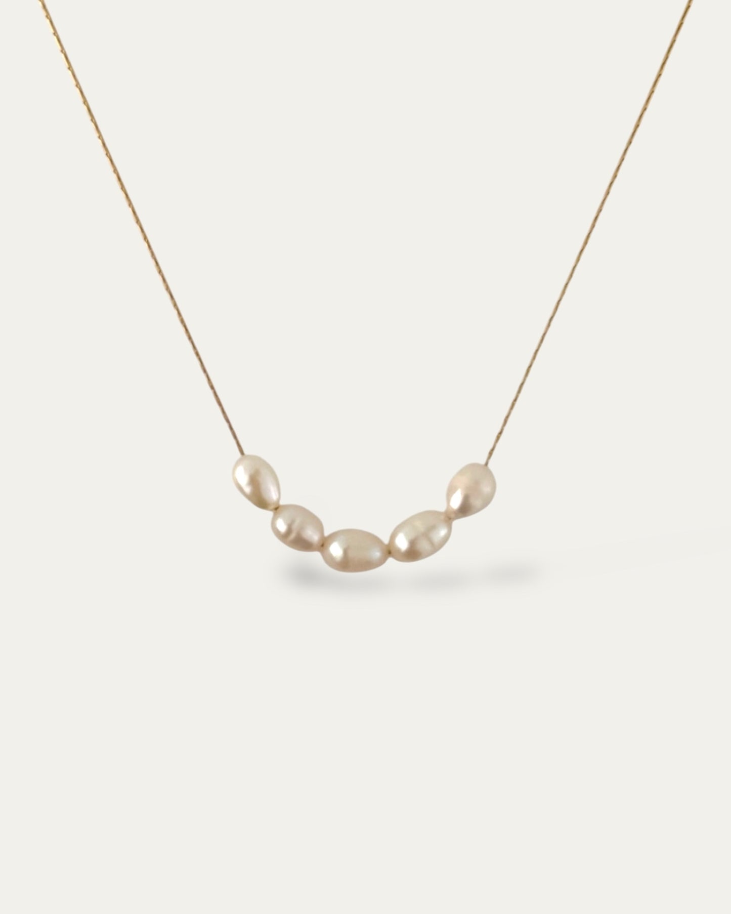 Collar finito en acero baño oro con perlas de río irregulares Tiffany