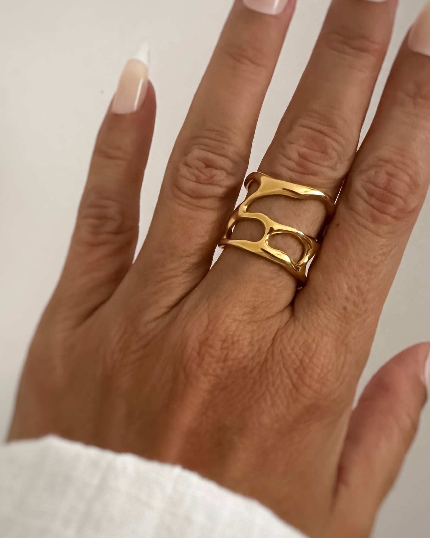 Anillo ajustable asimétrico formas en acero inoxidable con baño de oro 18 K Fenoy