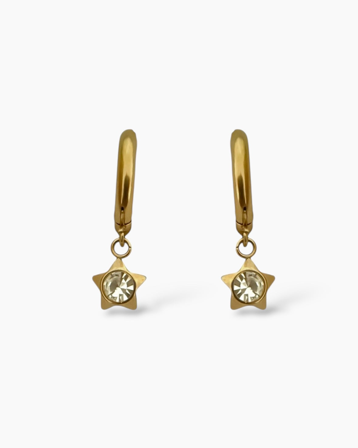 Aritos Huggies con charm estrella circonita grande en acero baño oro 18K Stars