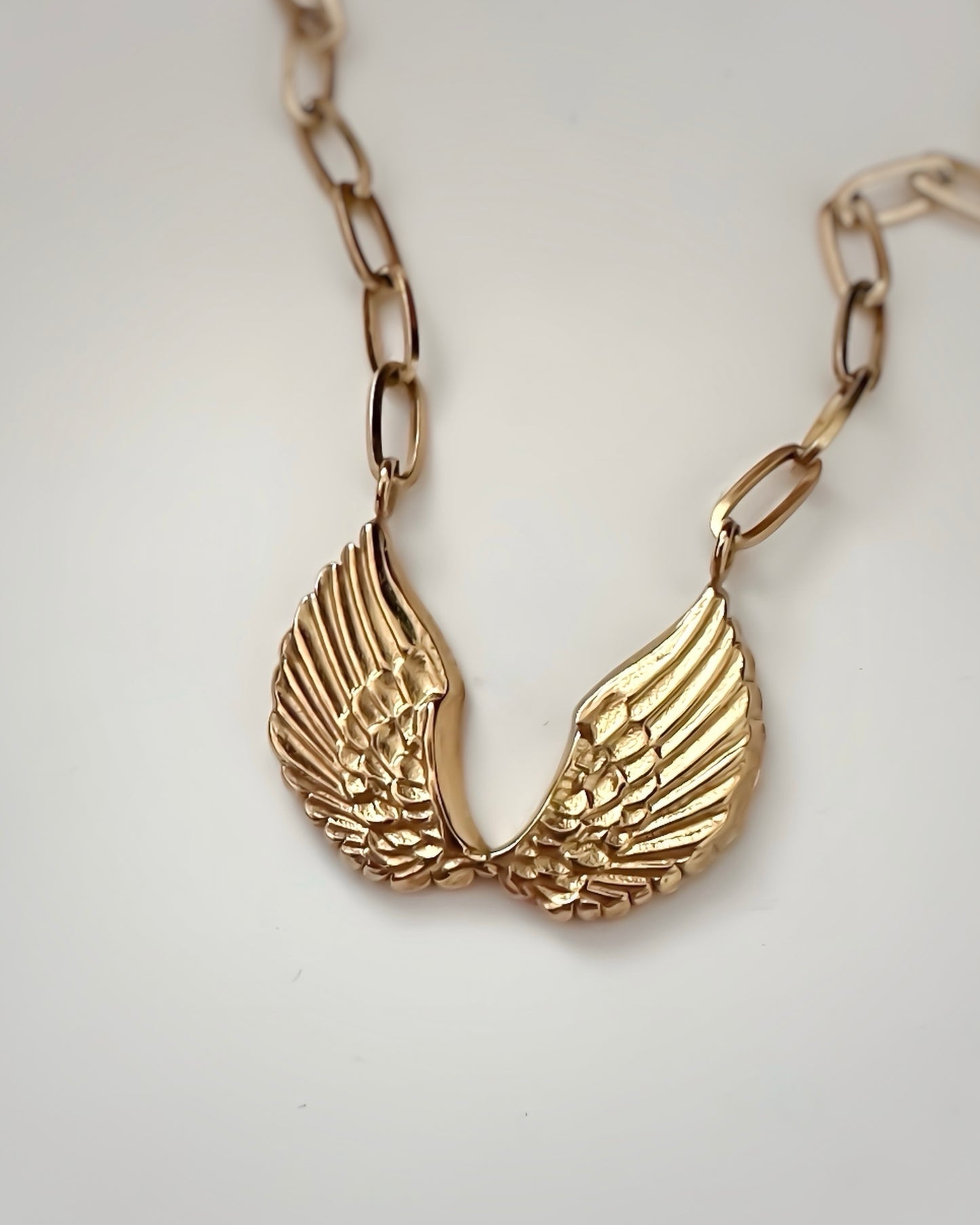 Collar cadena de eslabones con colgante de alas baño oro 18K Alas