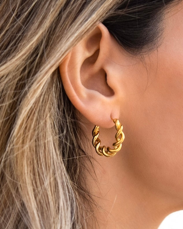 Pendientes de aro medianos diseño rizo en acero baño oro 18K DNA