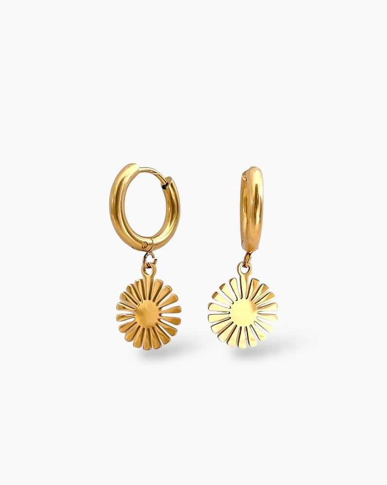 Aritos con charm diseño flor en acero baño oro 18K Mini Blossom