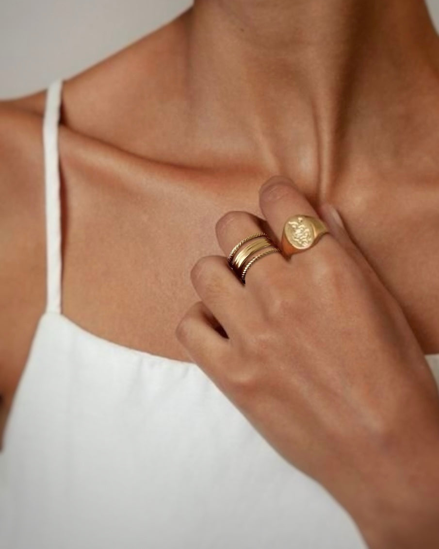 Anillo ajustable tres bandas acero inoxidable baño oro Vega Gold