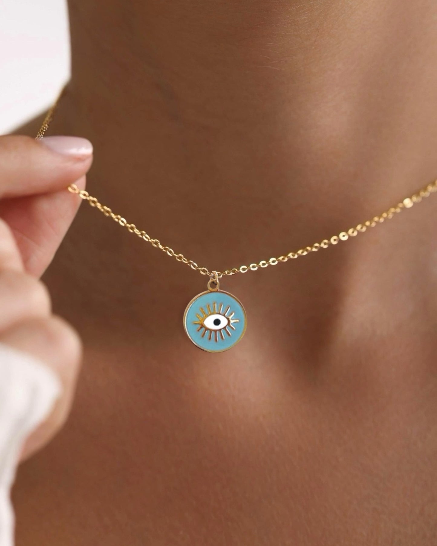 Collar cadena colgante turquesa diseño ojo en acero acabado oro Shield