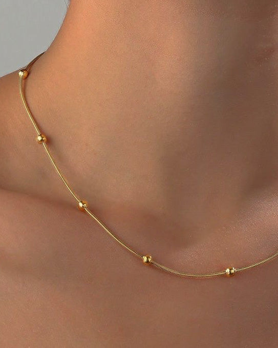 Cadena estilo serpiente con bolitas en acero baño oro 18K Phiton