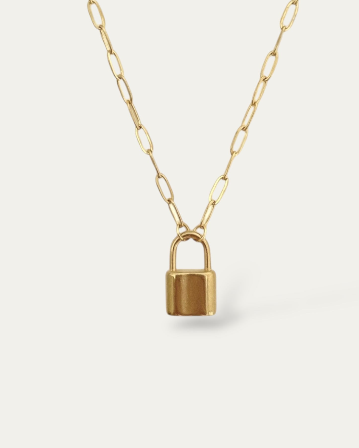 Collar eslabones pequeños colgante candado pequeño en acero acabado oro 18K Lock
