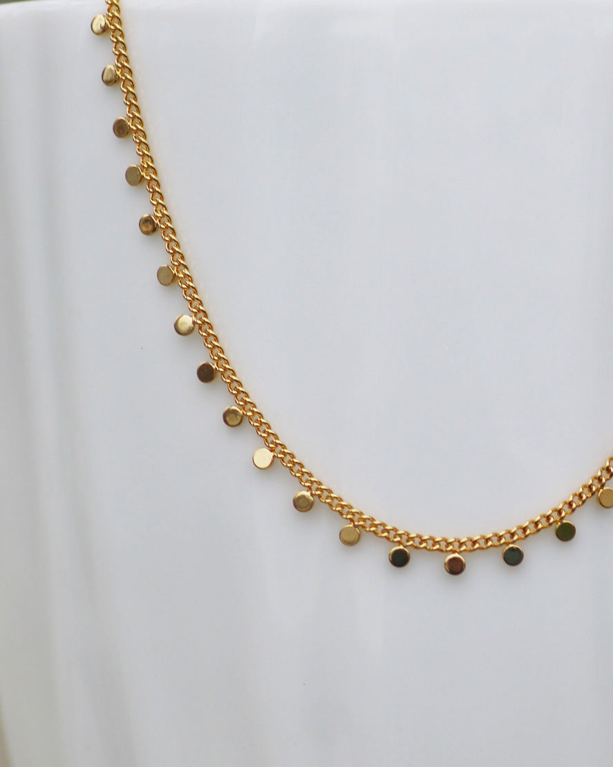 Collar cadena cubana con plaquitas mini baño oro 18K Dots