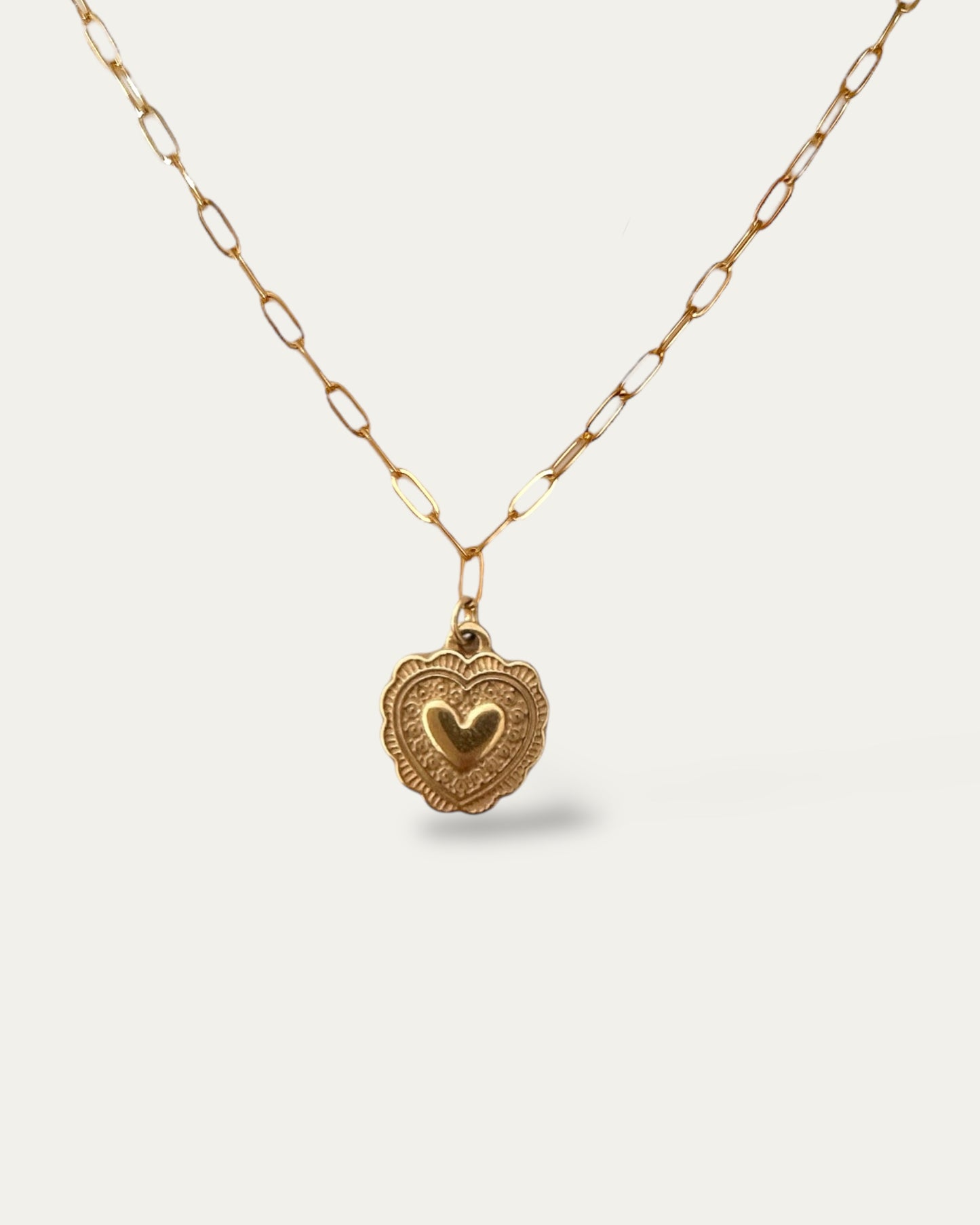 Collar cadena eslabones pequeños con colgante corazón en acero baño oro Romance