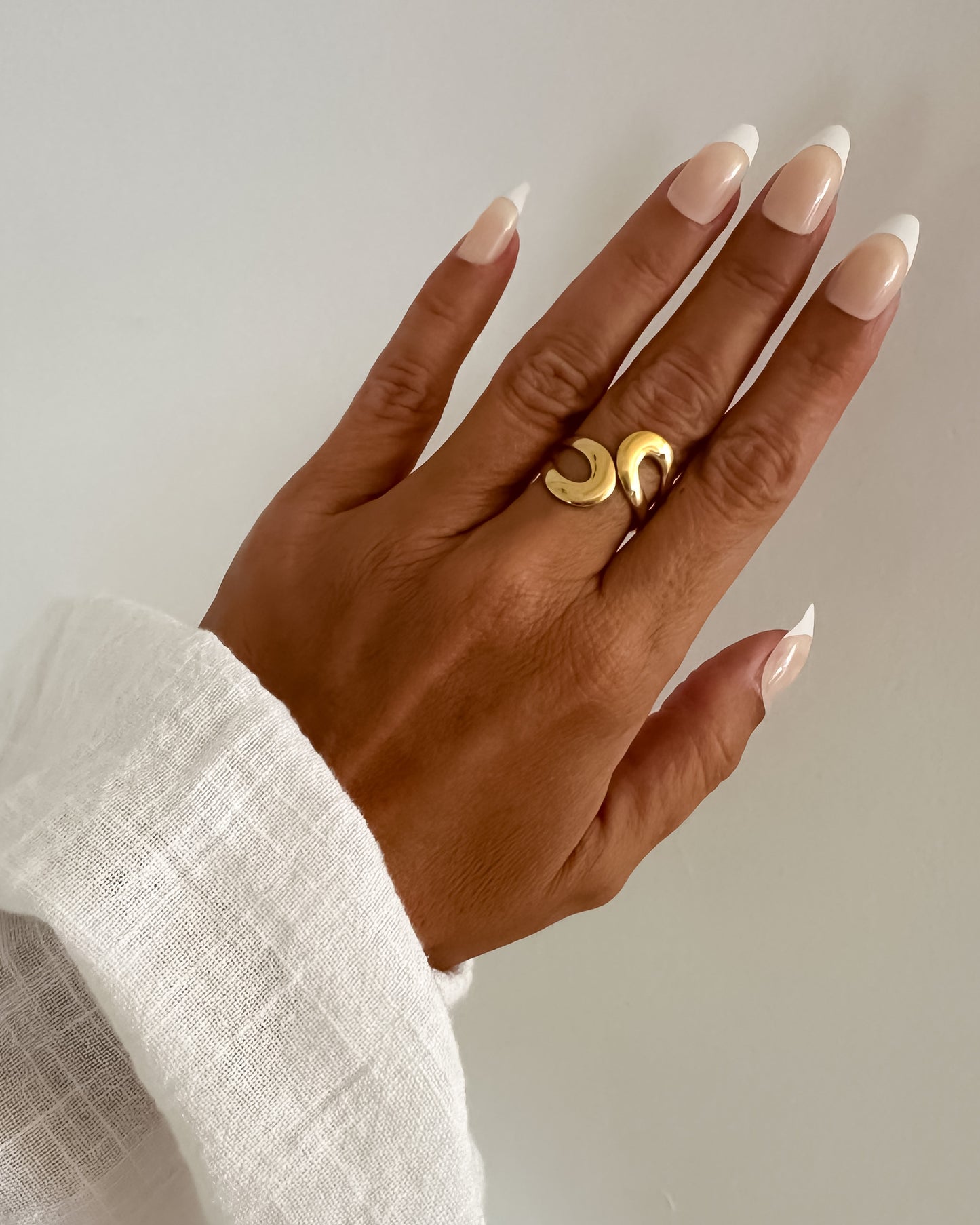Anillo abierto envolvente curvas en acero inoxidable baño oro 18K Huge