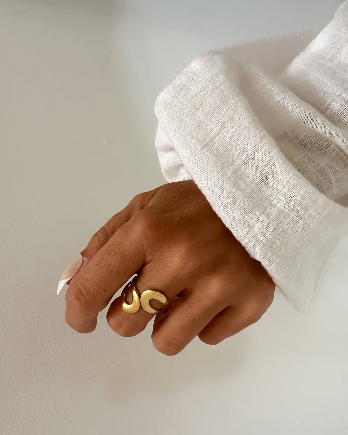 Anillo abierto envolvente curvas en acero inoxidable baño oro 18K Huge