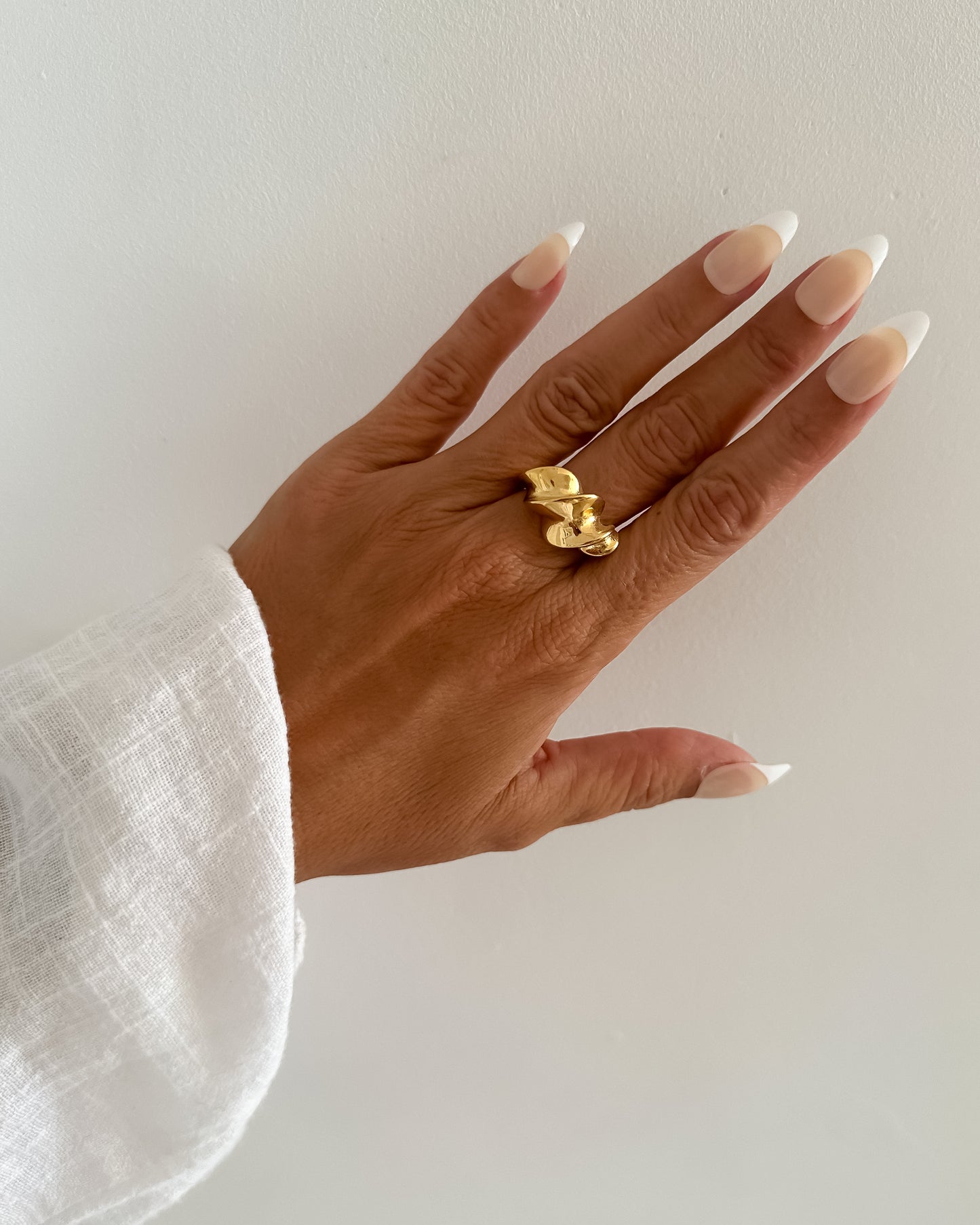 Anillo grueso abierto diseño girado en acero baño oro 18K Twix