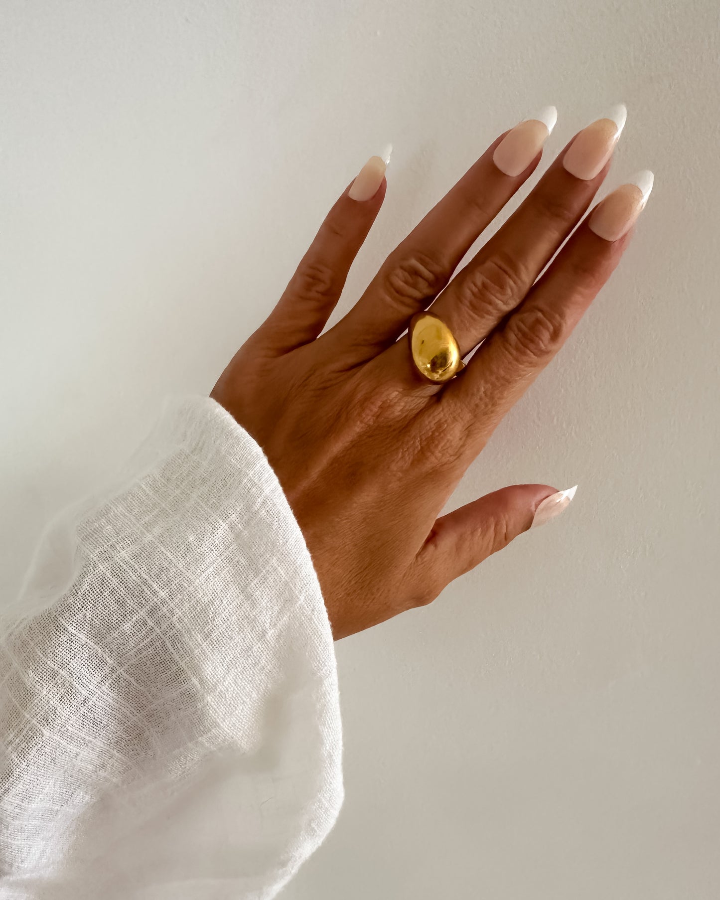 Anillo grueso abertura delantera en acero baño oro 18K Exposure