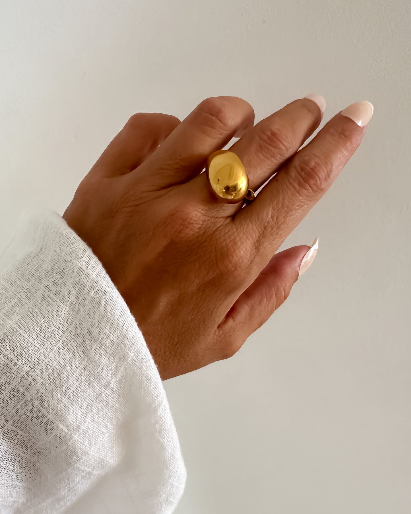 Anillo grueso abertura delantera en acero baño oro 18K Exposure