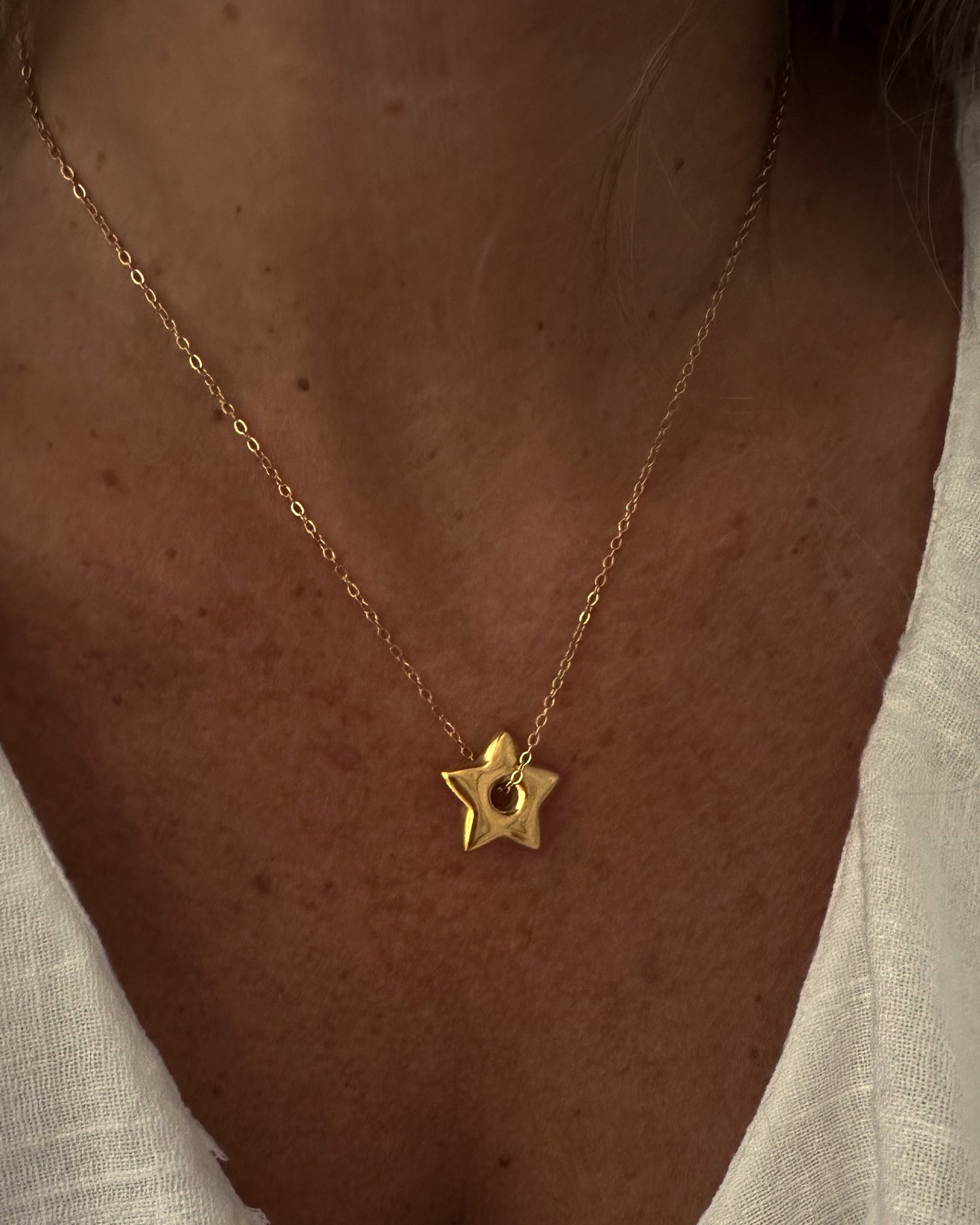 Collar cadena delgada con colgante estribor de estrella gruesa baño oro 18K Dunkin Estrella