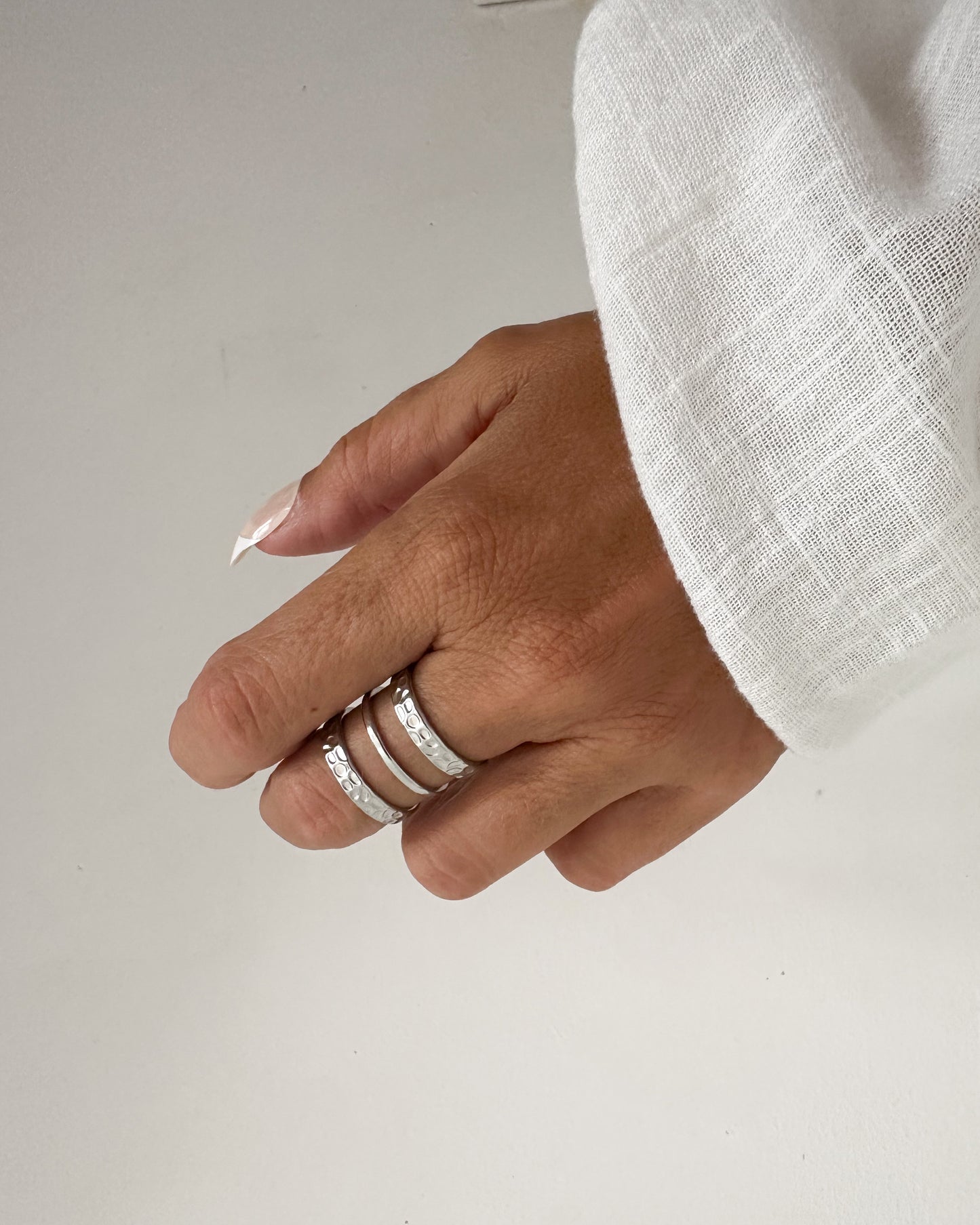 Anillo triple banda plateado