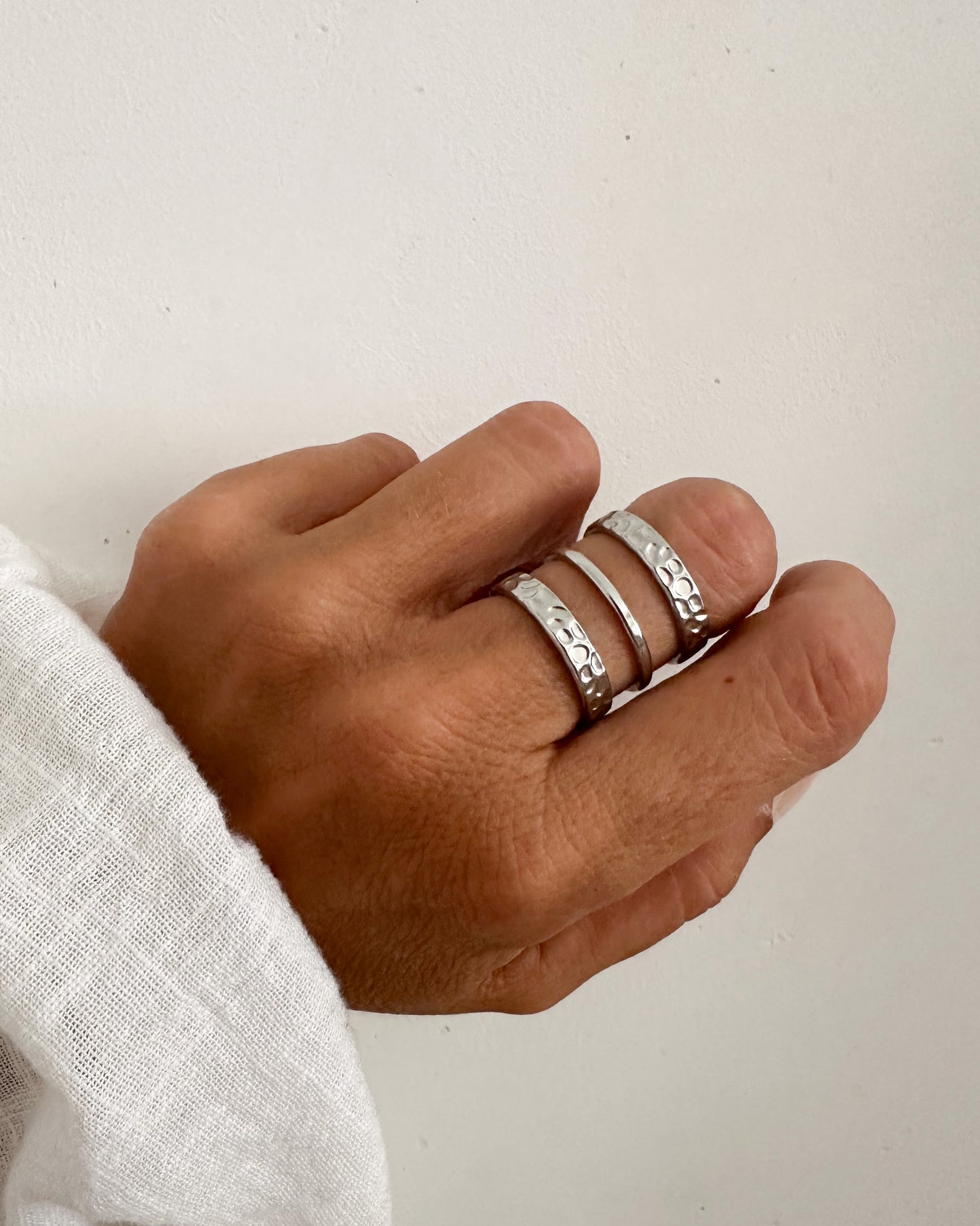 Anillo triple banda plateado