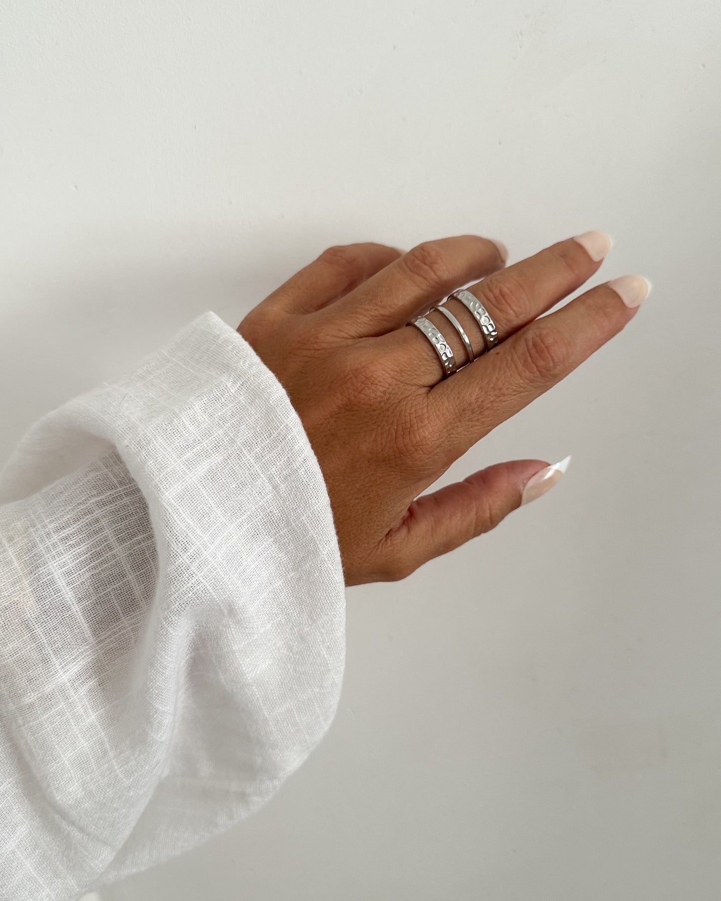 Anillo triple banda plateado