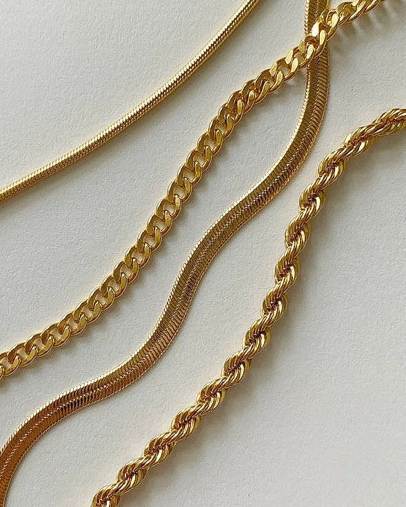 Collar cadena estilo cordón en acero baño oro 18K Cordón