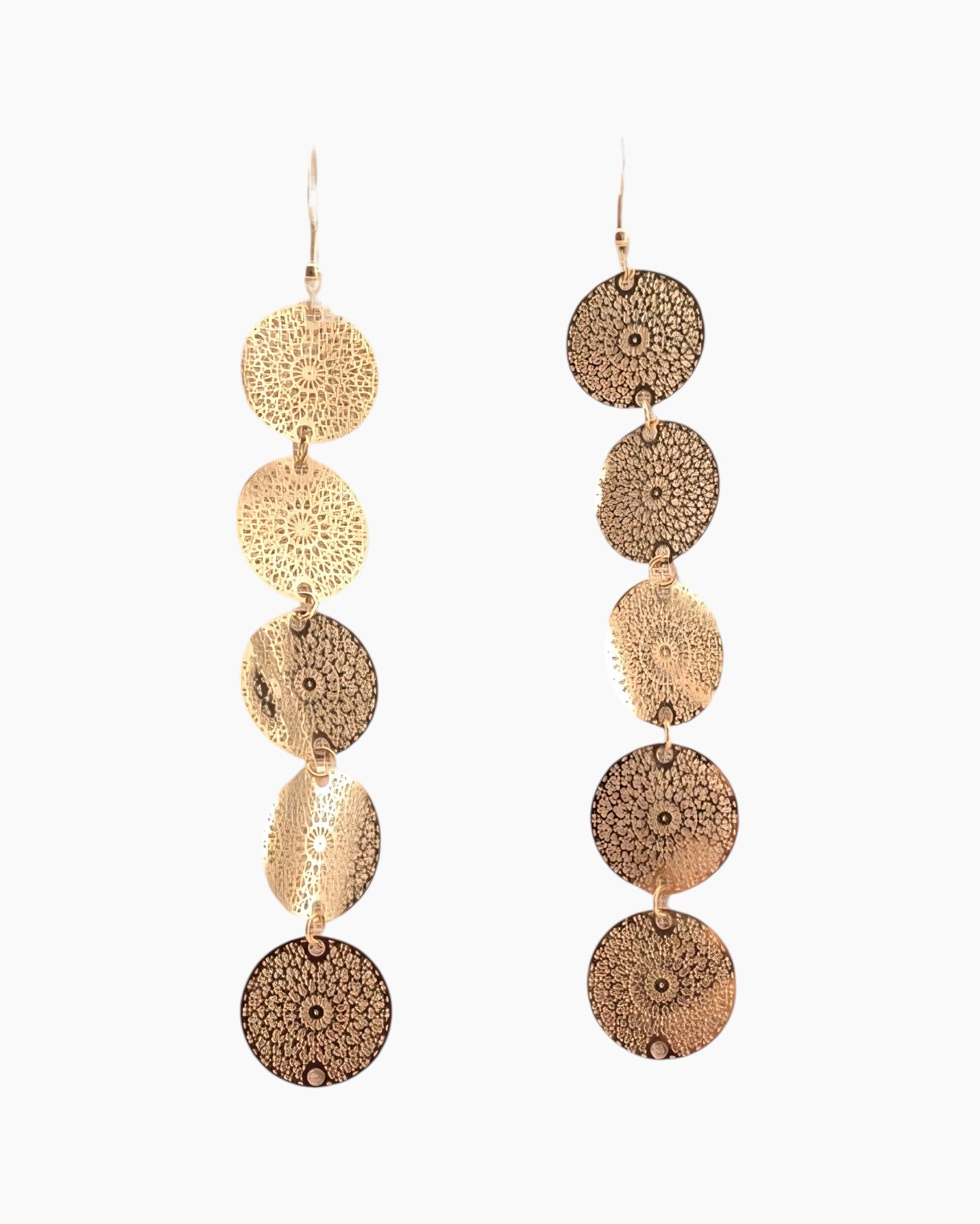 Pendientes largos filigranas en acero baño oro 18K Philip