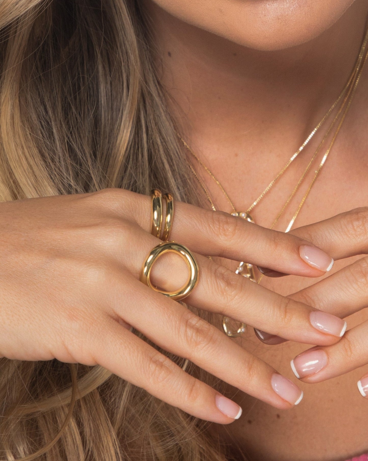 Anillo círculo grande en acero baño oro 18K Ode