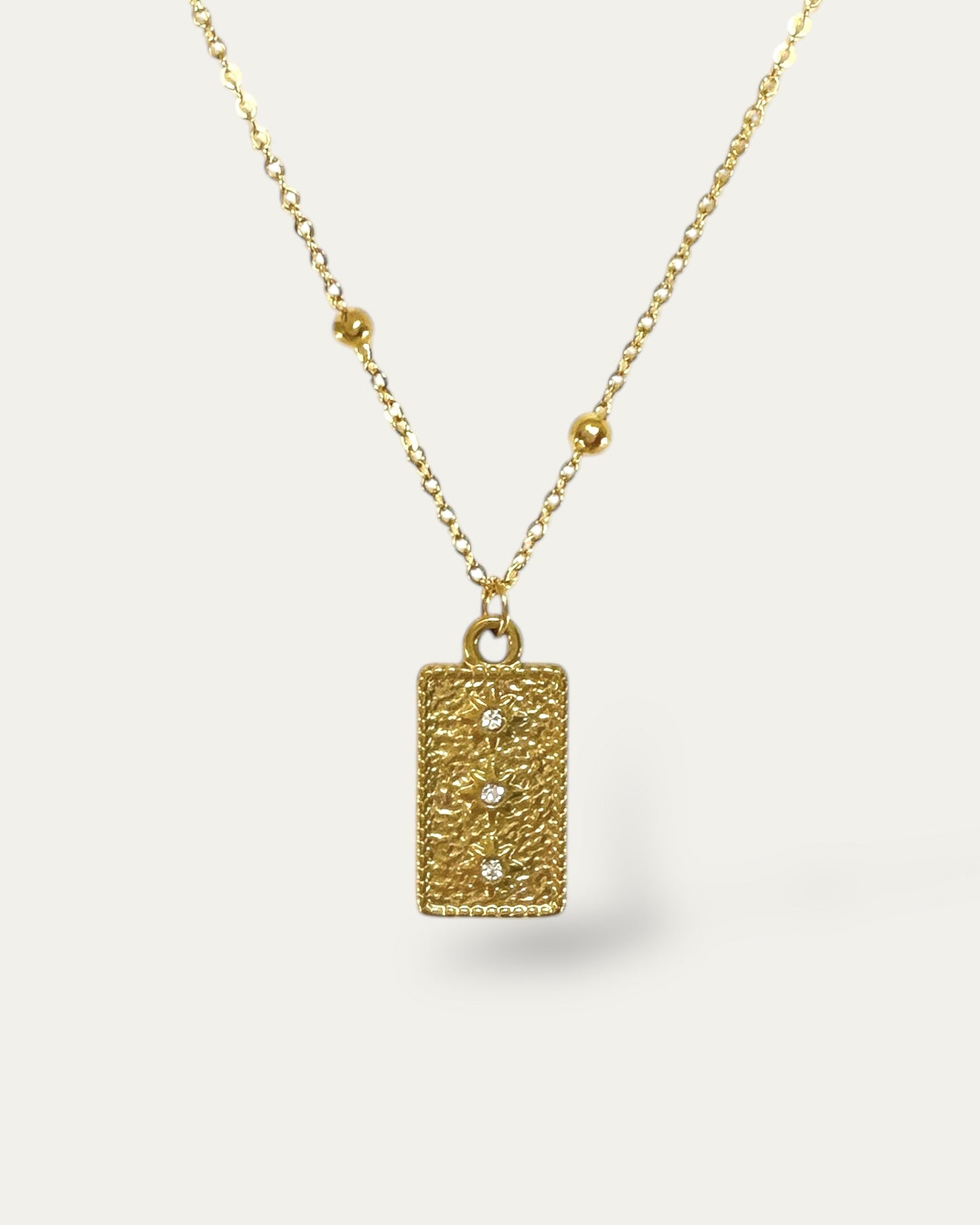 Collar cadena bolitas con colgante rectangular textura con circonitas acabado oro mate 18 K Via
