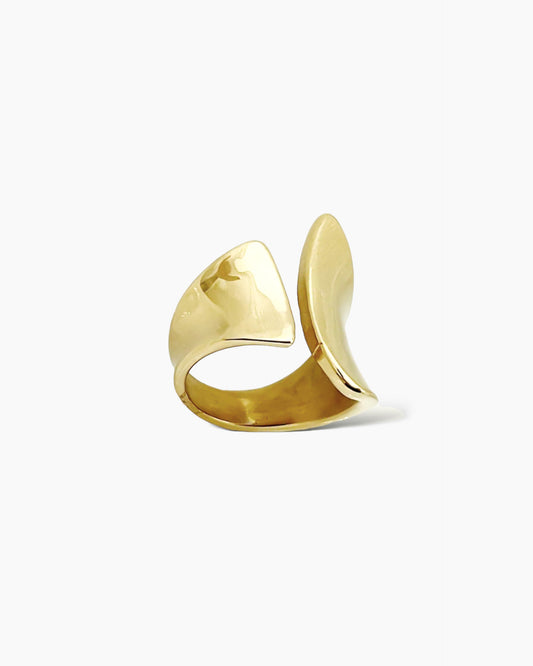 Anillo dorado grueso asimétrico
