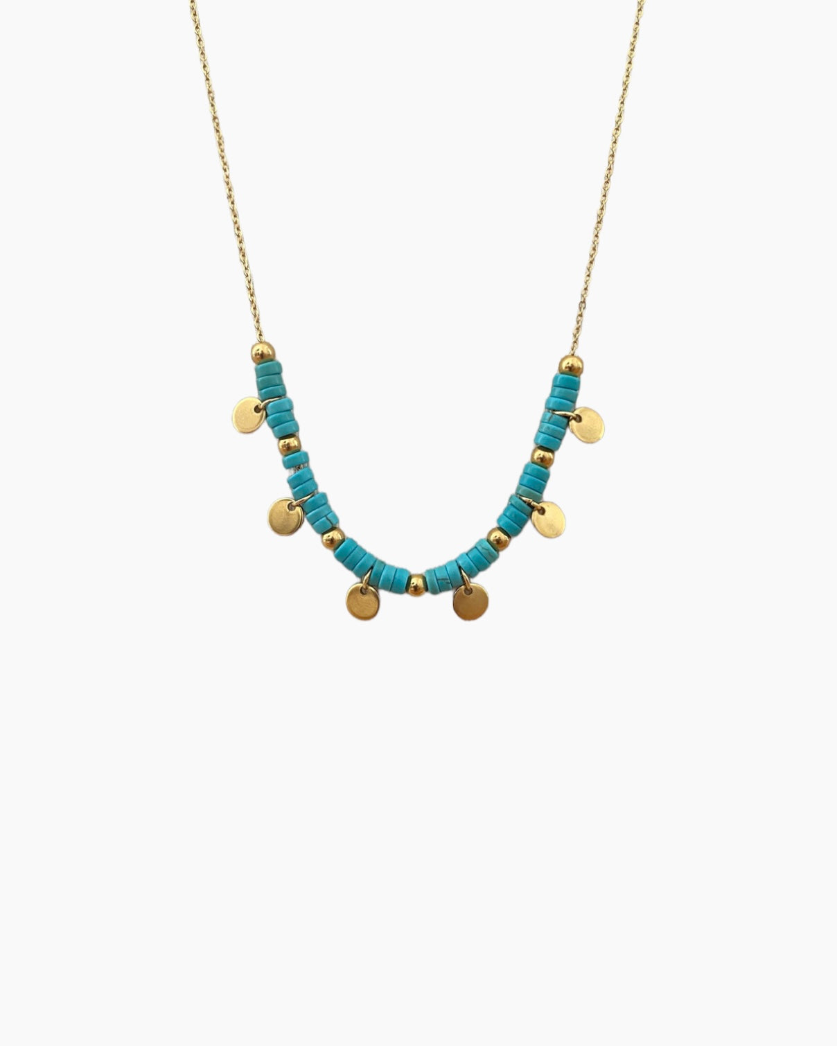 Cadenita de acero inoxidable con cuentas de color turquesa, combinados con detalles dorados.