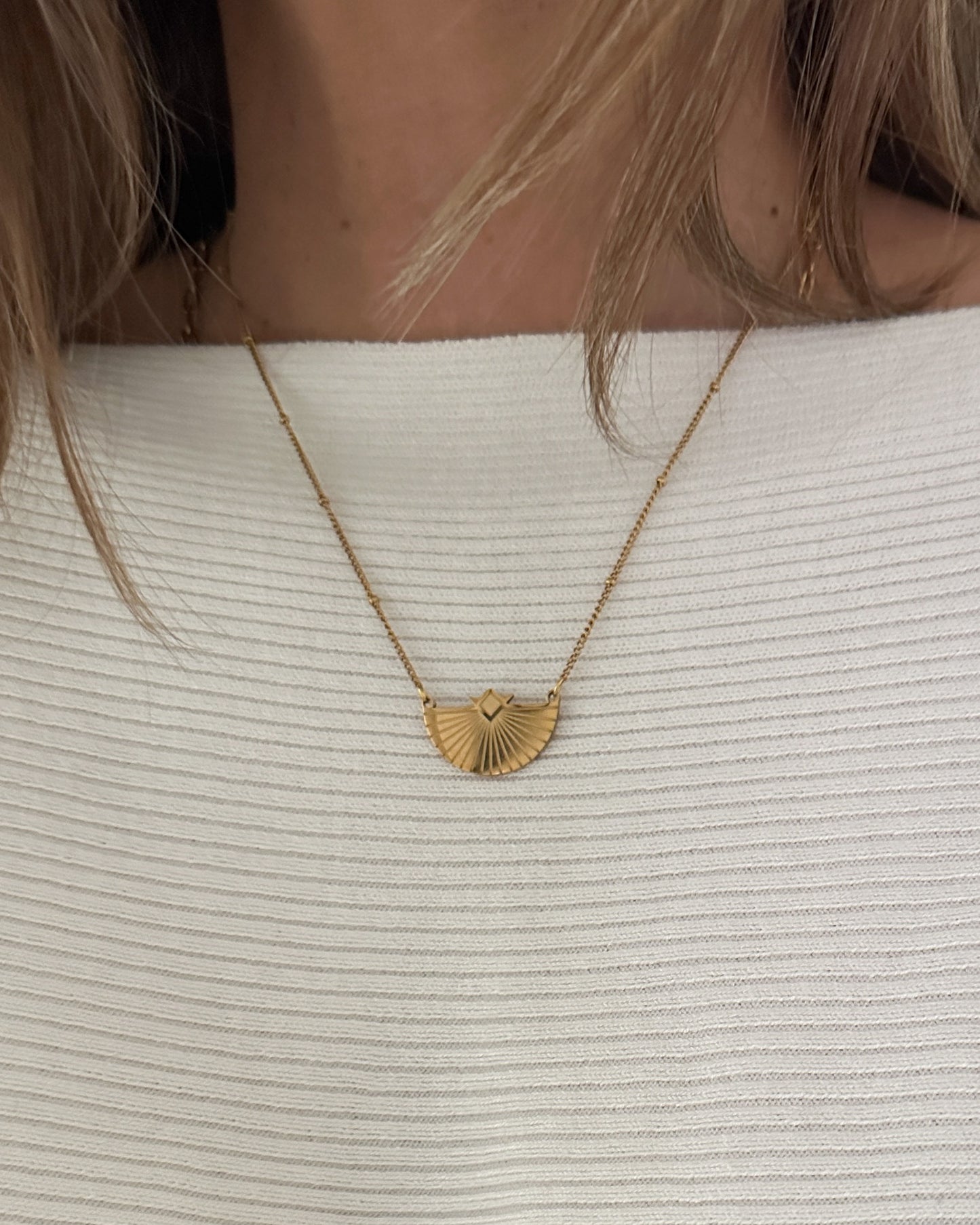 Collar cadena con colgante abanico en acero baño de oro 18K Ventall