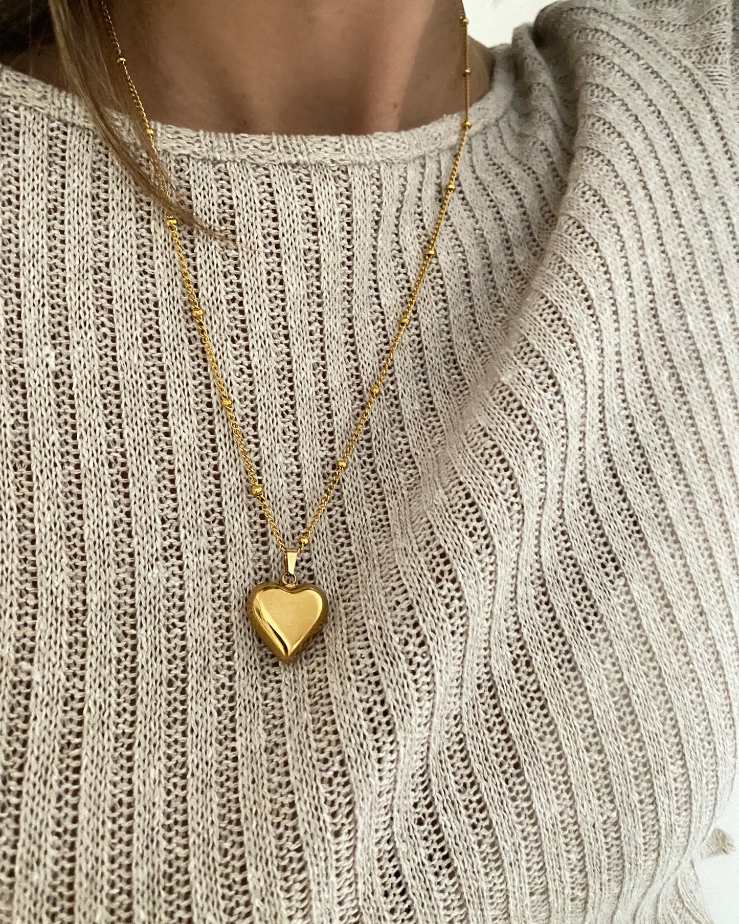 Collar largo cadena bolitas con colgante grande corazón en acero baño oro Corazón Grande