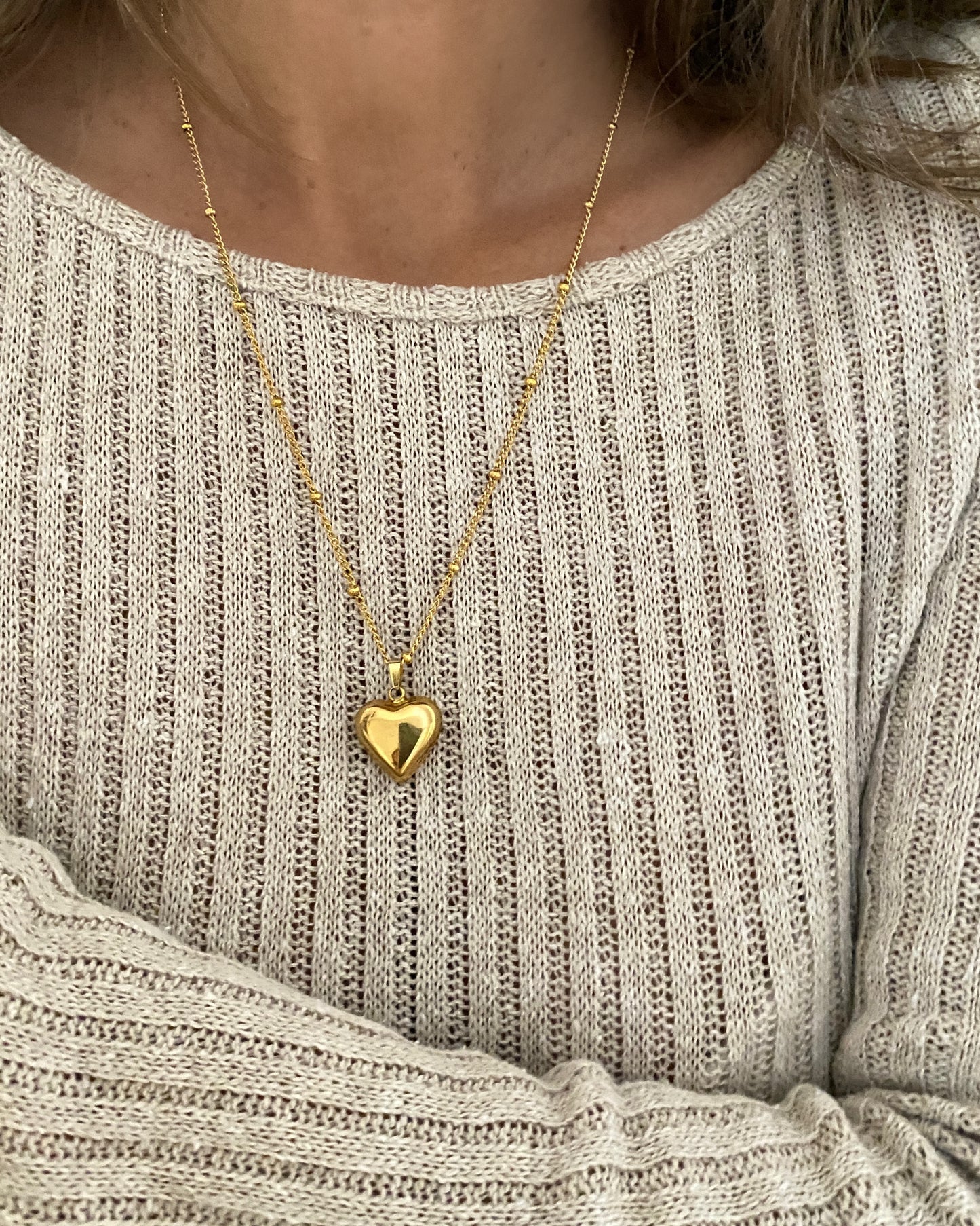 Collar largo cadena bolitas con colgante grande corazón en acero baño oro Corazón Grande