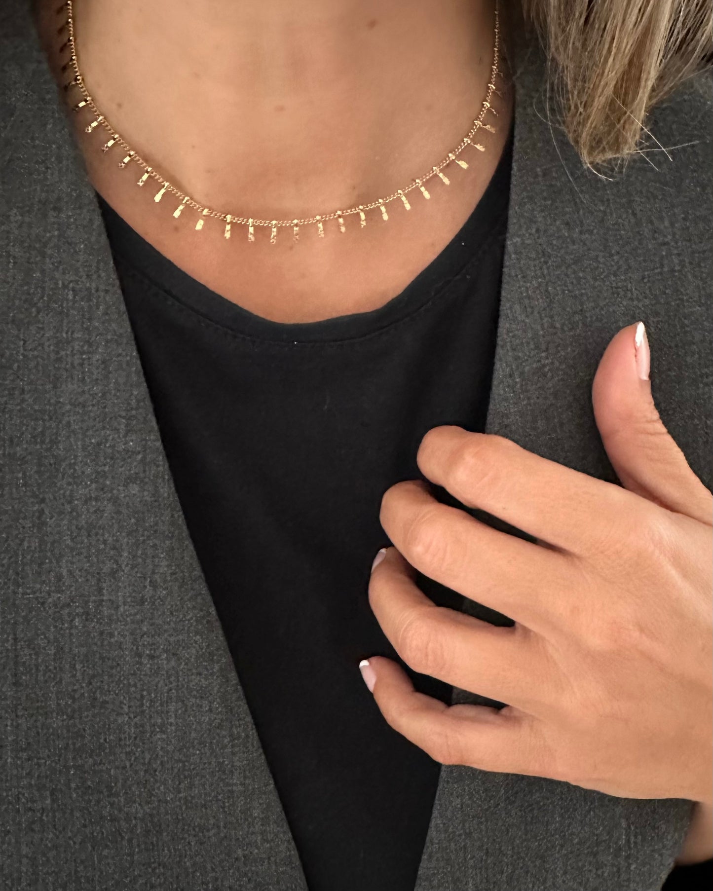 Collar corto con detalle plaquitas en acero baño oro 18K Priya