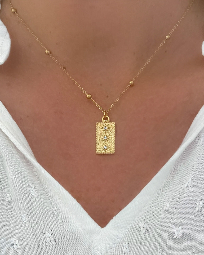 Collar cadena bolitas con colgante rectangular textura con circonitas acabado oro mate 18 K Via
