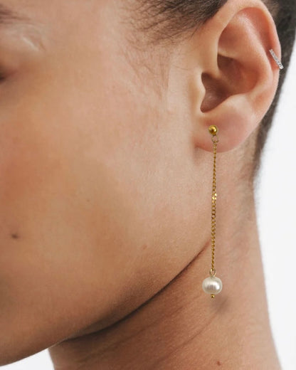 Pendientes largos cadena con perla natural en acero baño oro 18K