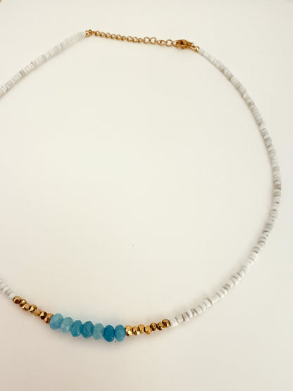 Collar de cuentas de semilla y Ágata azul acabado acero baño oro 18K
