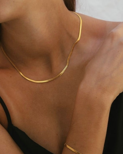 Cadena plana 3mm en acero baño oro 18K Lisa