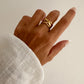 Anillo ajustable bandas cruzadas en acero baño oro 18k Crossy Gold